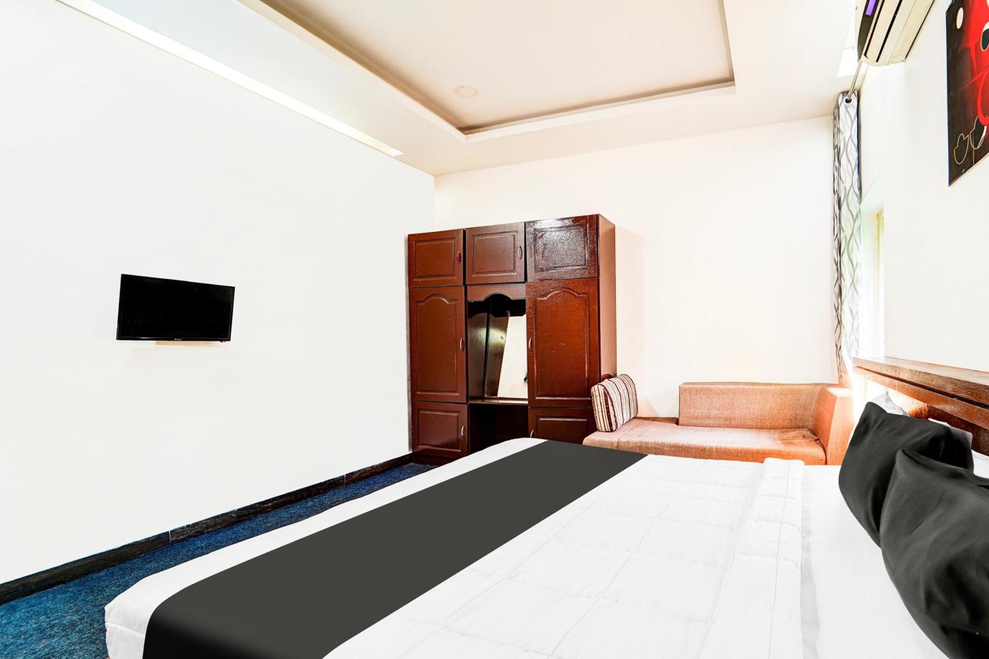 Super Collection O Kazhakuttam Near Al Saj Convention Centre Hotel Andurkonam Exterior photo