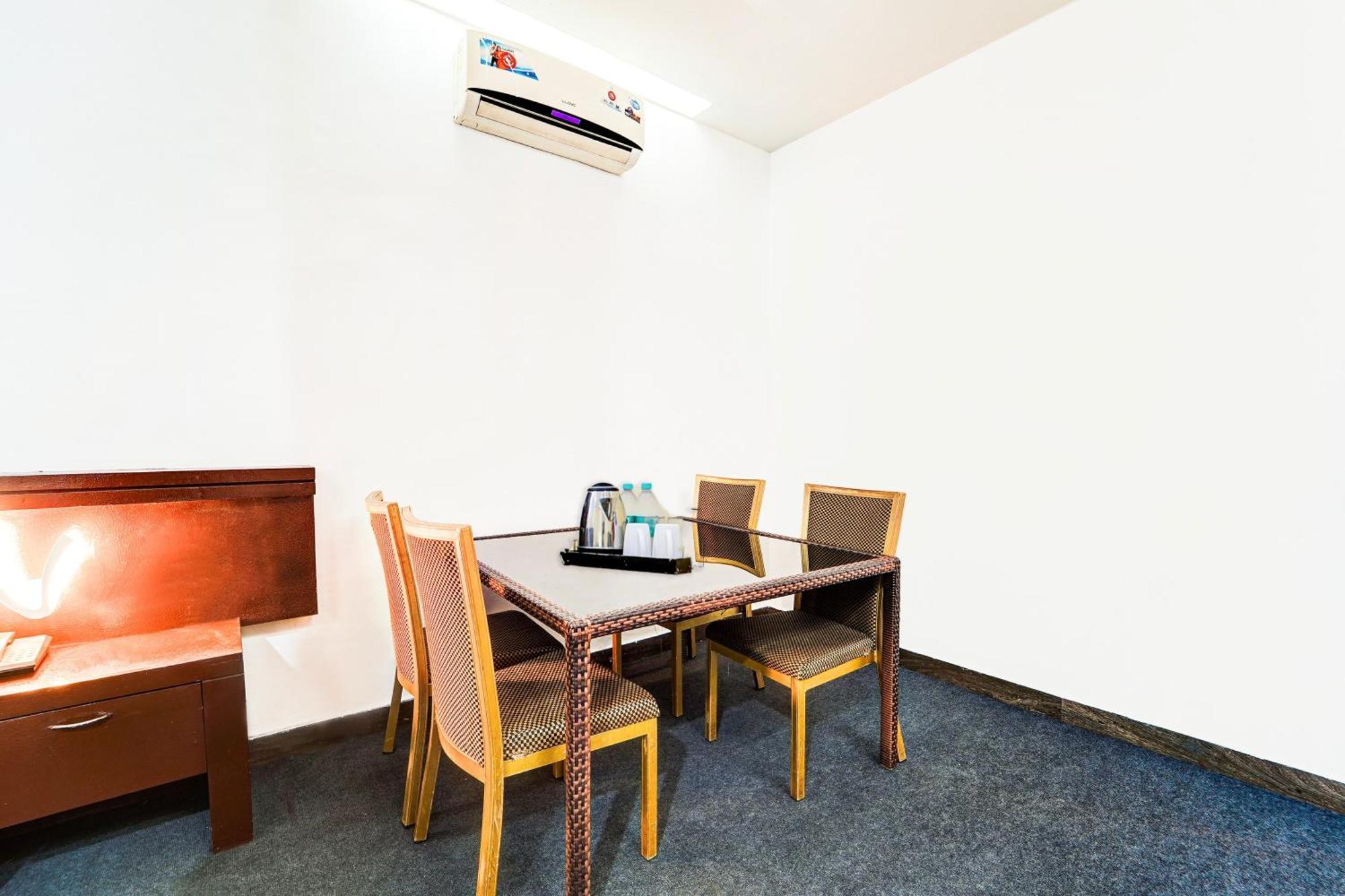 Super Collection O Kazhakuttam Near Al Saj Convention Centre Hotel Andurkonam Exterior photo